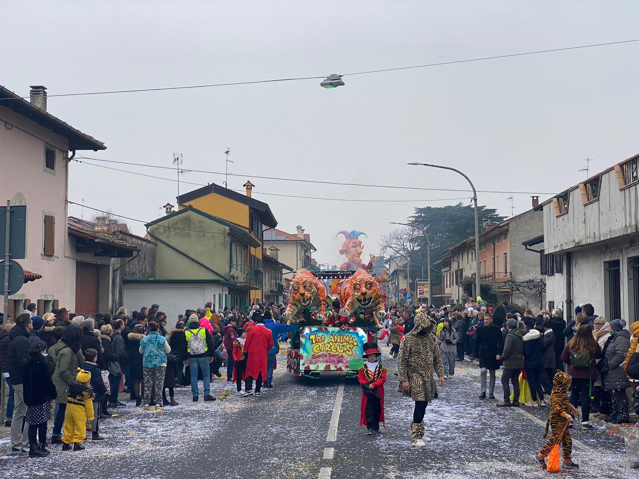 Copertina per Romans pronta per la sfilata di Carnevale, pesa l'incognita meteo