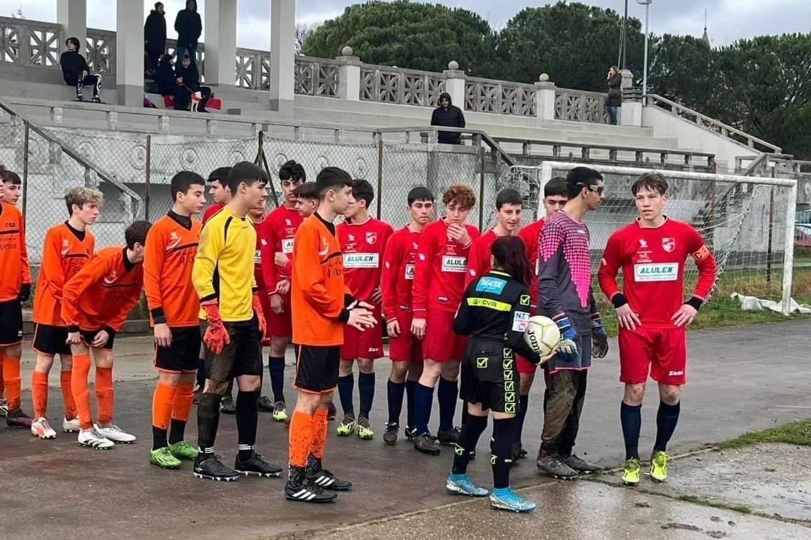 Copertina per Gol irregolare e i ragazzi dell'Audax fanno segnare gli avversari, il gesto a Gorizia