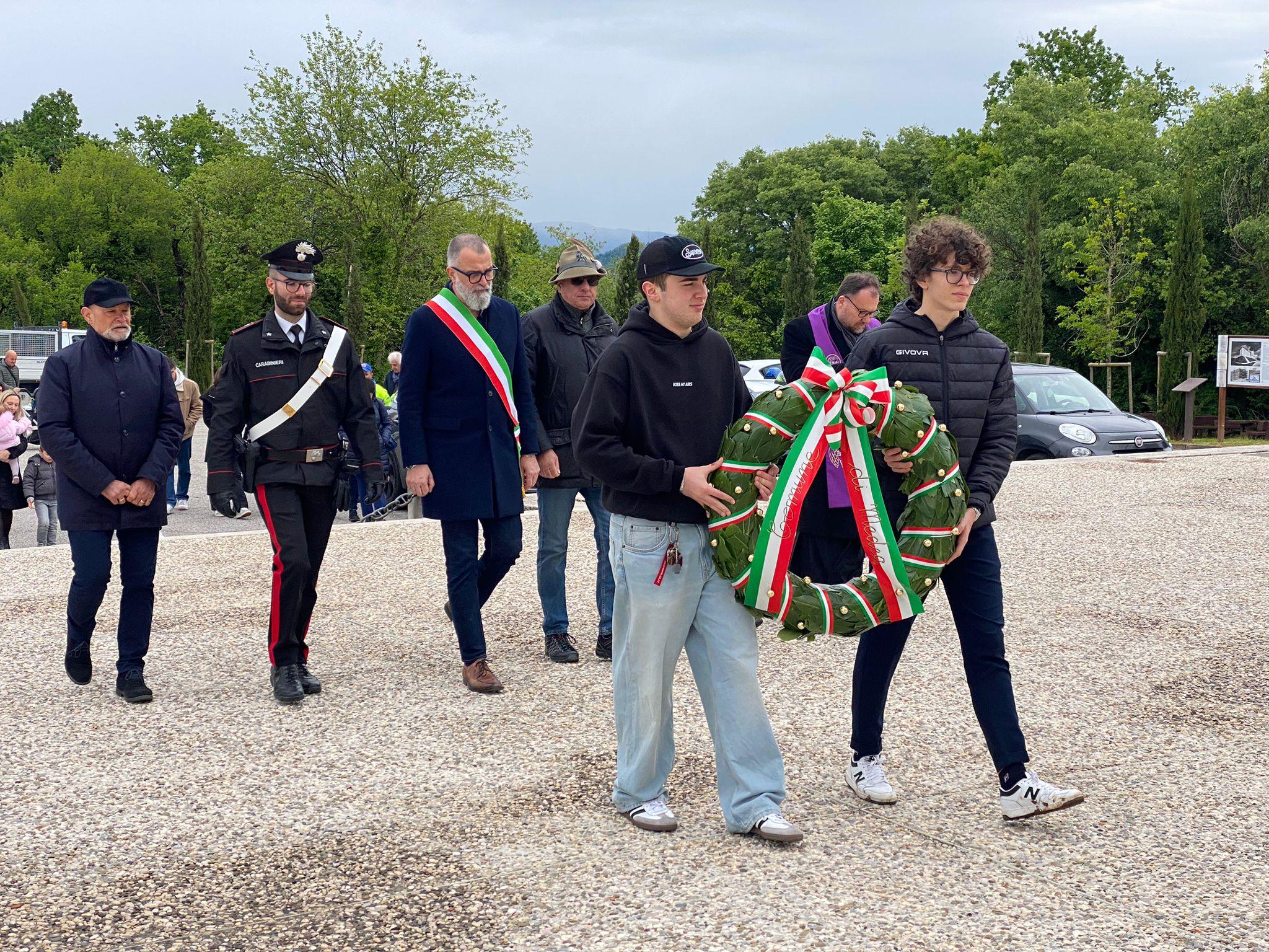 Immagine per Medea celebra il 25 Aprile con i neomaggiorenni, un albero sull'Ara Pacis