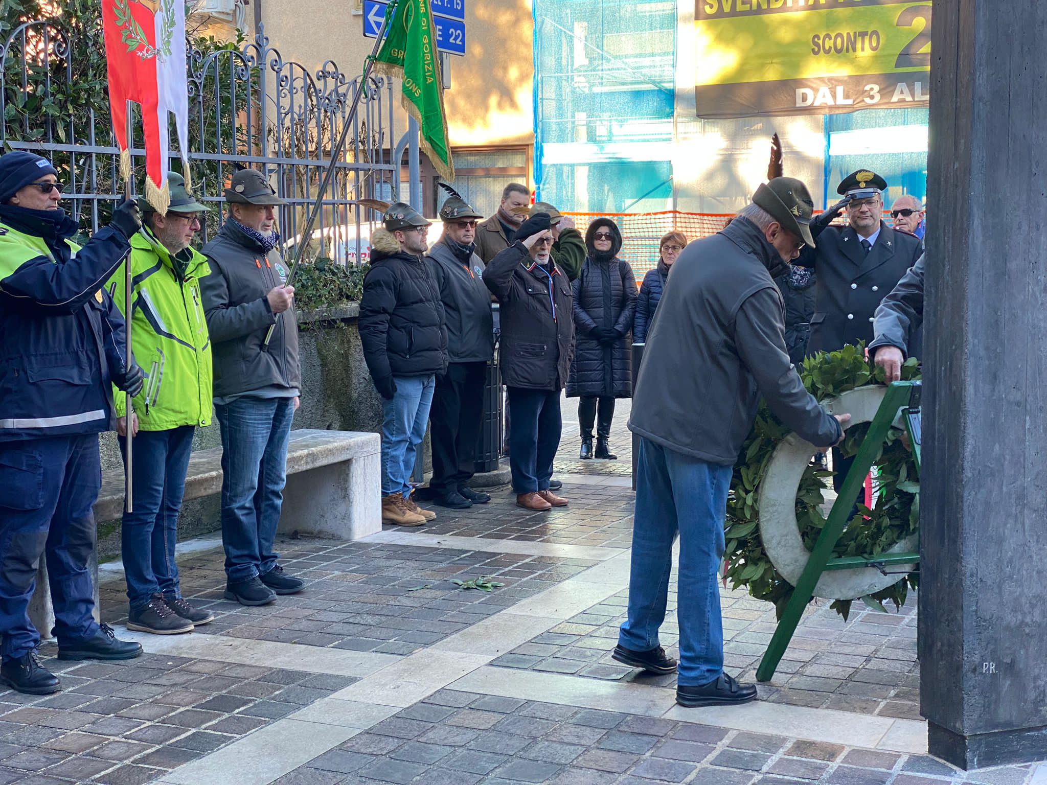 Immagine per Fiori sui monumenti dedicati alla Shoah, politica unita nel ricordo a Cormons