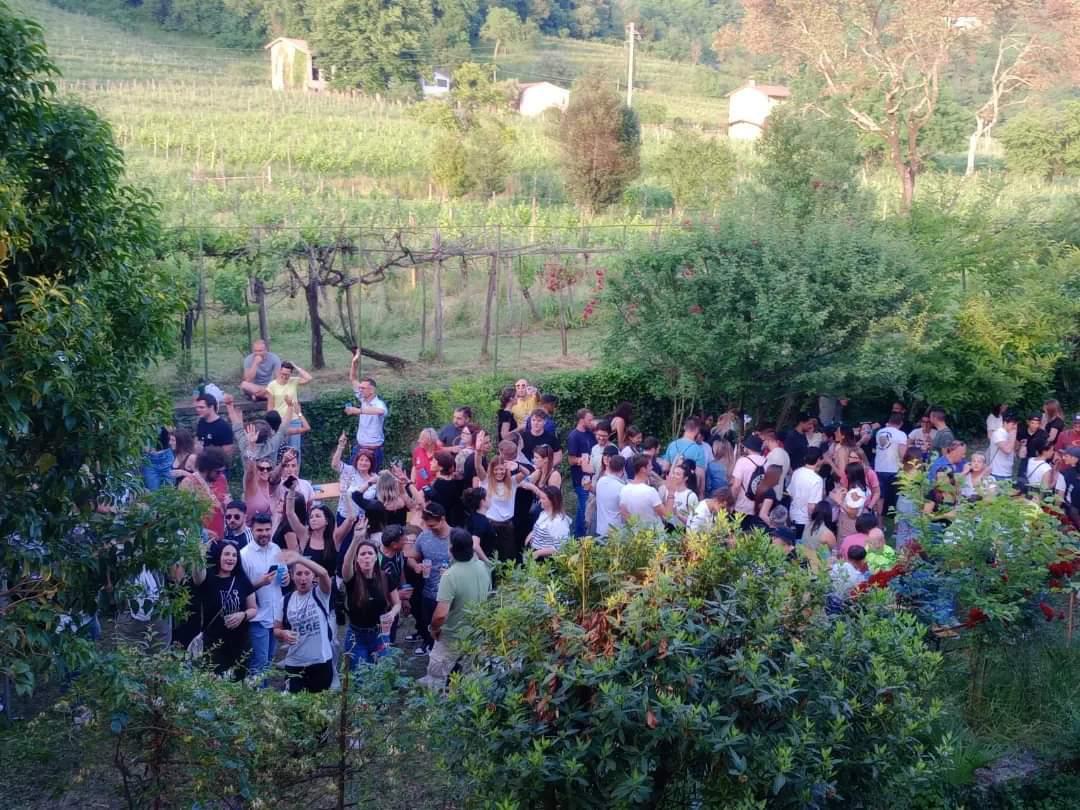 Copertina per La Festa della Viarte baciata dal sole, migliaia di persone nei cortili a Cormons