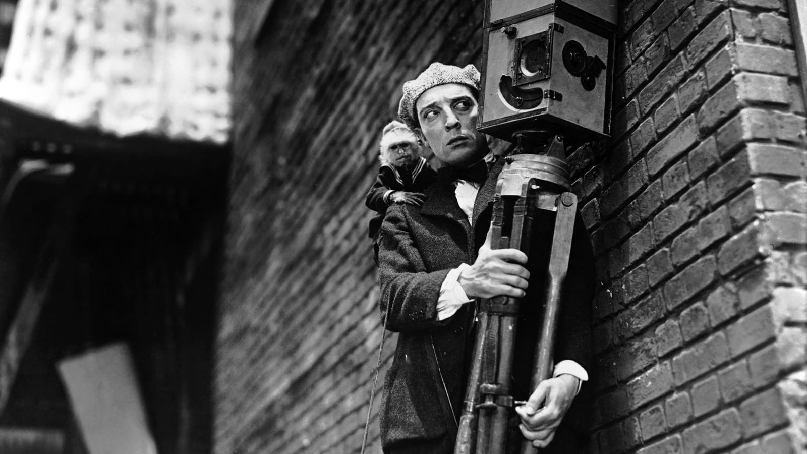 Immagine per Cervignano, cinema muto e musica dal vivo: ‘The Cameraman’ con la Zerorchestra