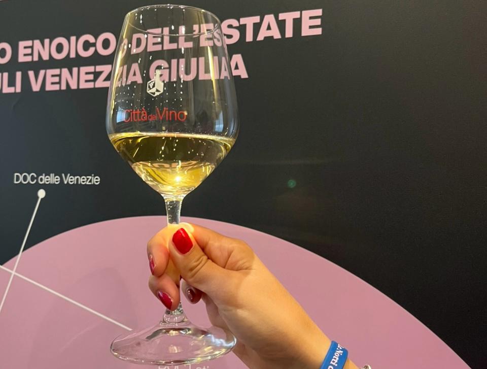 Copertina per Tornano 'Le Notti del Vino', Dolegna del Collio e Cormons aprono la rassegna estiva