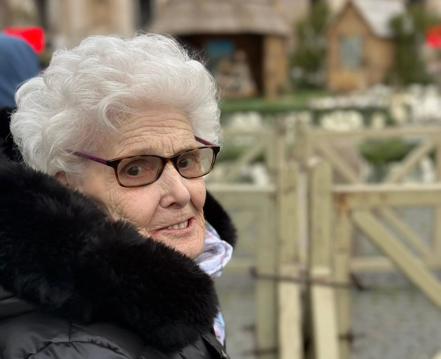 Grado piange Arianna Cutti, storica direttrice delle Poste e mamma di monsignor Nutarelli