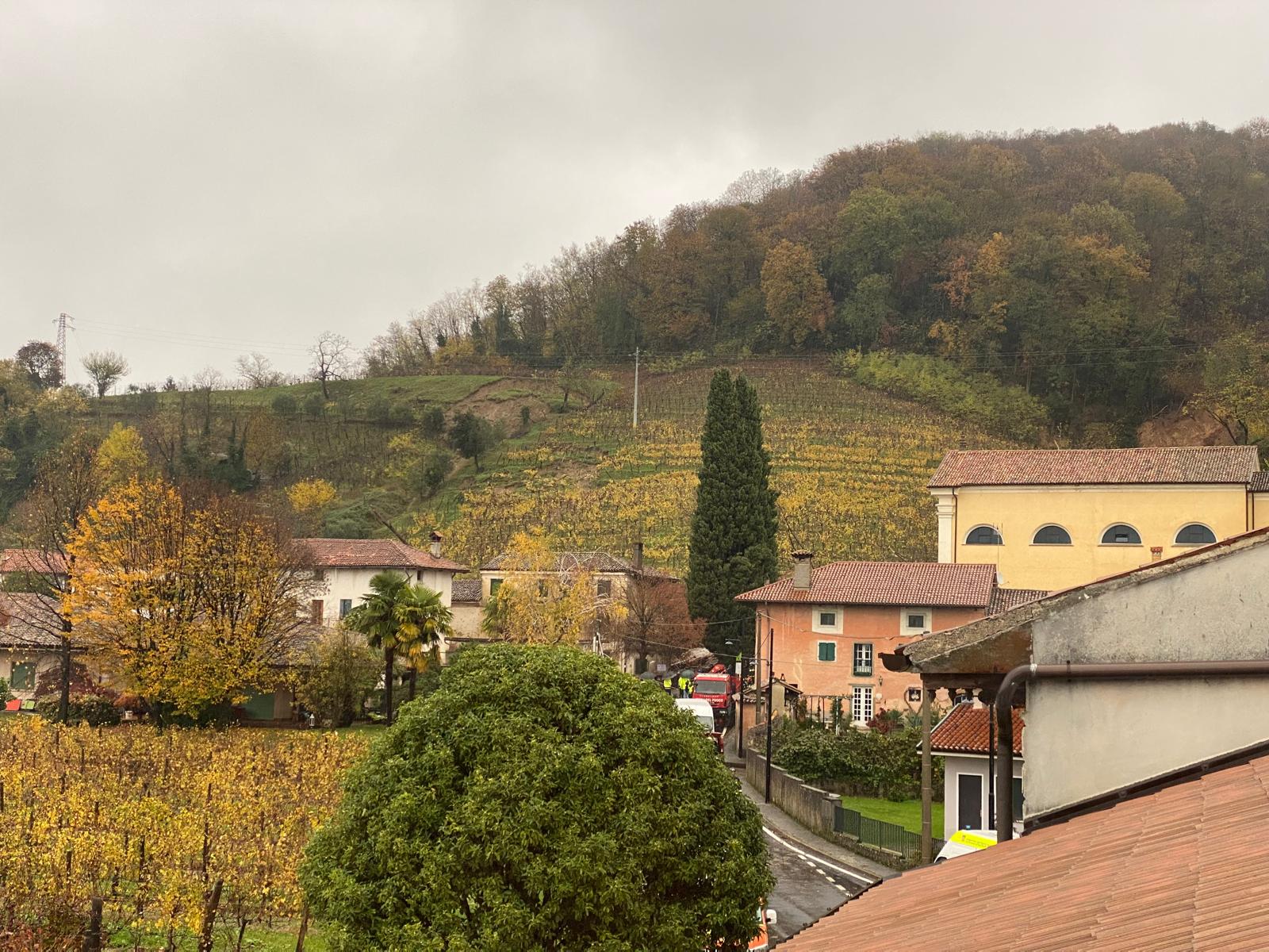 Immagine per Cormons, silenzio e preghiera a Brazzano: «Priorità al dolore della comunità». Cancellato il Festival dell'Informazione