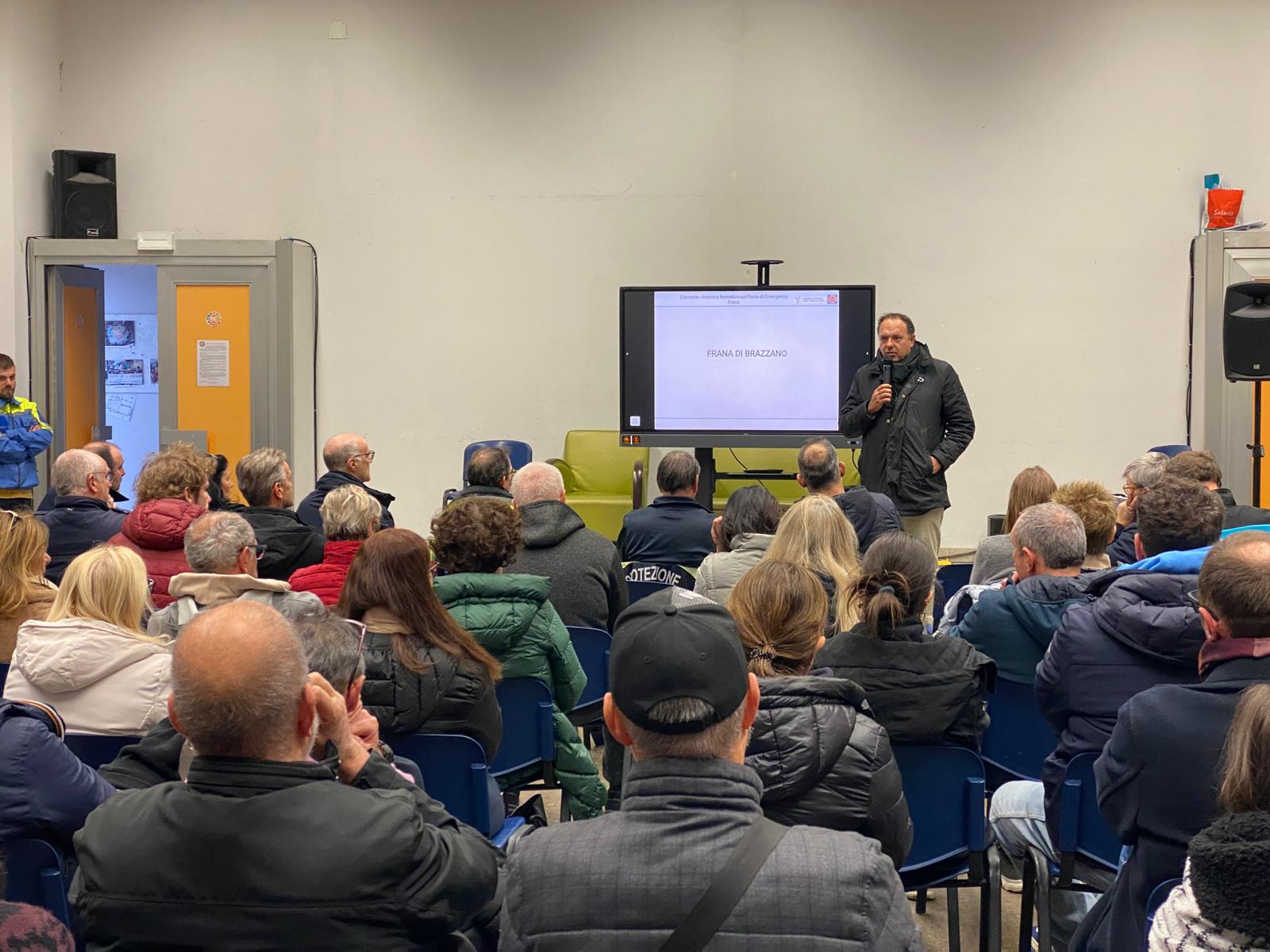 Immagine per Frana di Brazzano, la Protezione Civile istituisce tre zone di rischio: in 50 ritornano a casa, 9 persone in alloggi Ater 