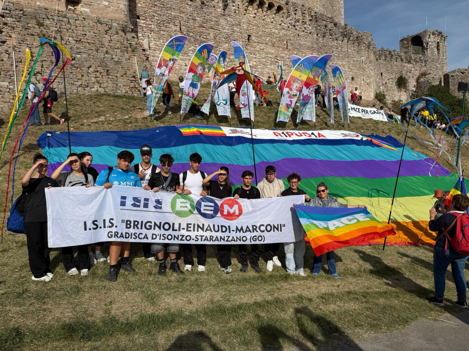 Da Staranzano ad Assisi per la pace, gli studenti dell’ISIS BEM camminano insieme nel segno di San Francesco
