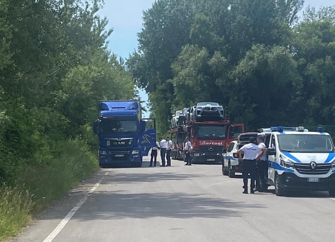 Copertina per Monfalcone, due autotrasportatori ungheresi fermati con tachigrafo irregolare