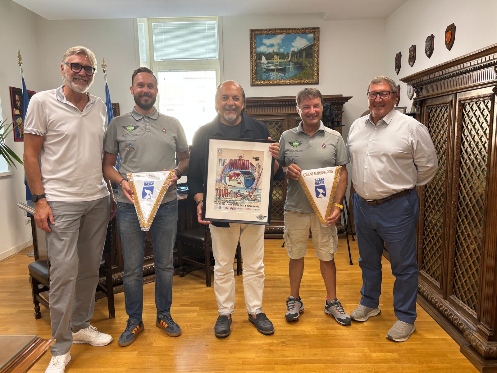 Immagine per Monfalcone, i velisti Vlacich e Deganutti protagonisti di 'The Grand Tour Sailing' ricevuti in Comune dal sindaco Fasan