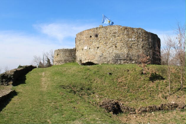Cormons, 811mila euro dalla Regione per riqualificare il parco del castello sul Monte Quarin