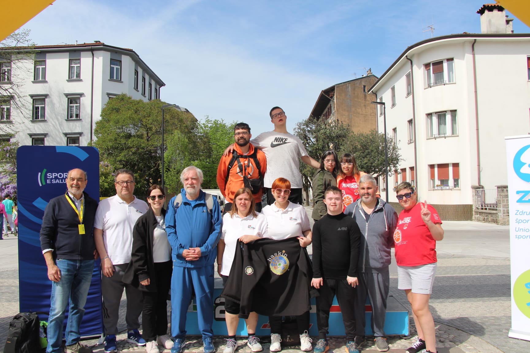Immagine per Fotonotizia - Il baskin sbarca a Vivicittà: 150 ragazzi scoprono il basket inclusivo a Gorizia
