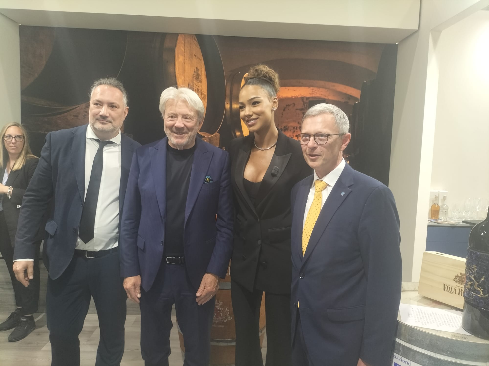 Immagine per Fotonotizia - Villa Russiz a Vinitaly: ministro Lollobrigida e assessori regionali allo stand del Collio goriziano