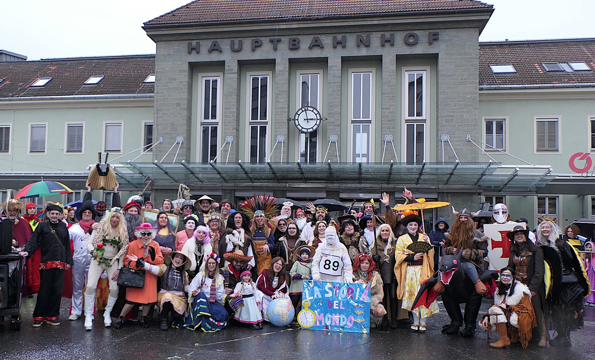 Immagine per ‘Carneval de Turiac’, il gruppo mascherato vince a Villach e Romans e devolve il premio a Versa
