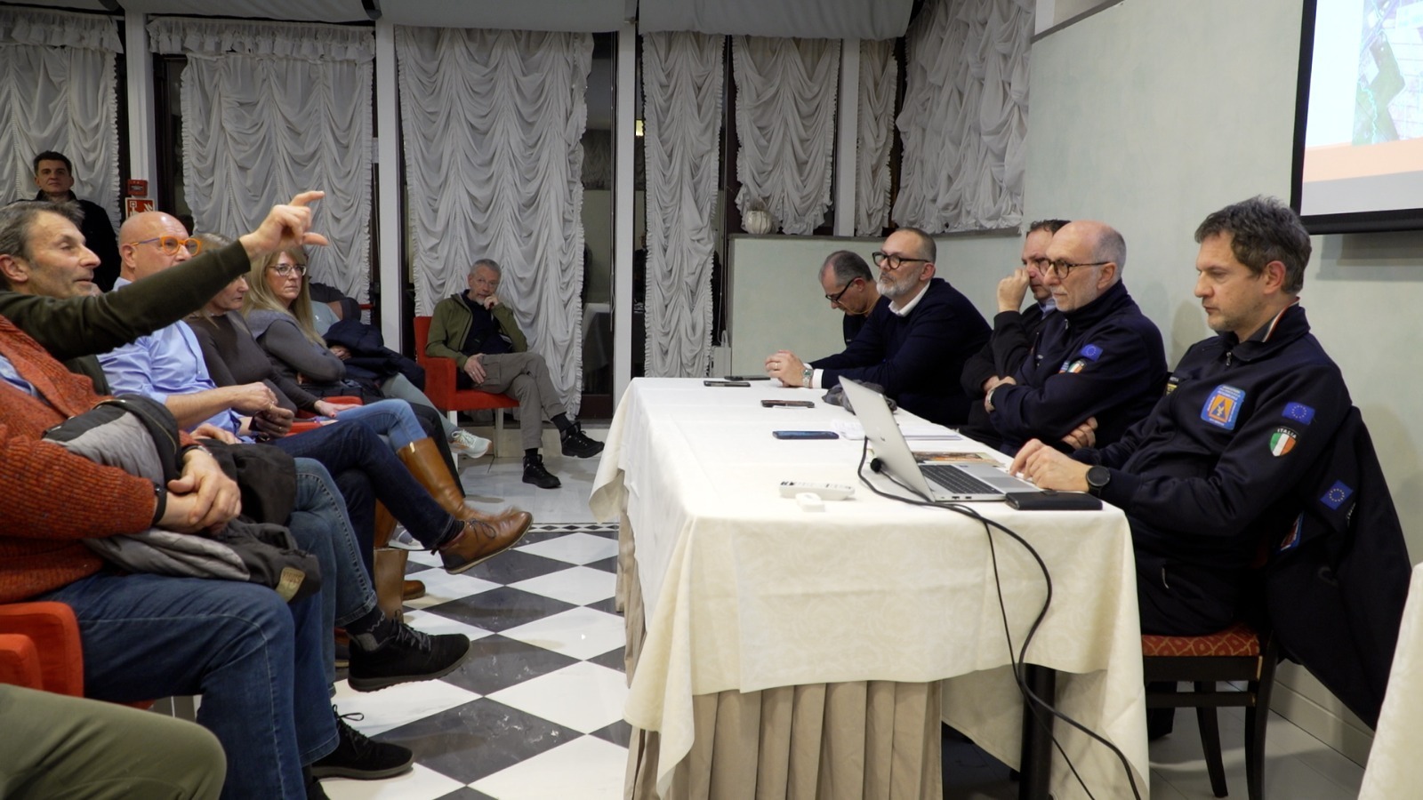 Immagine per Brazzano, rientro degli sfollati slitta a fine marzo. Riccardi: «Evento eccezionale, Regione tempestiva»