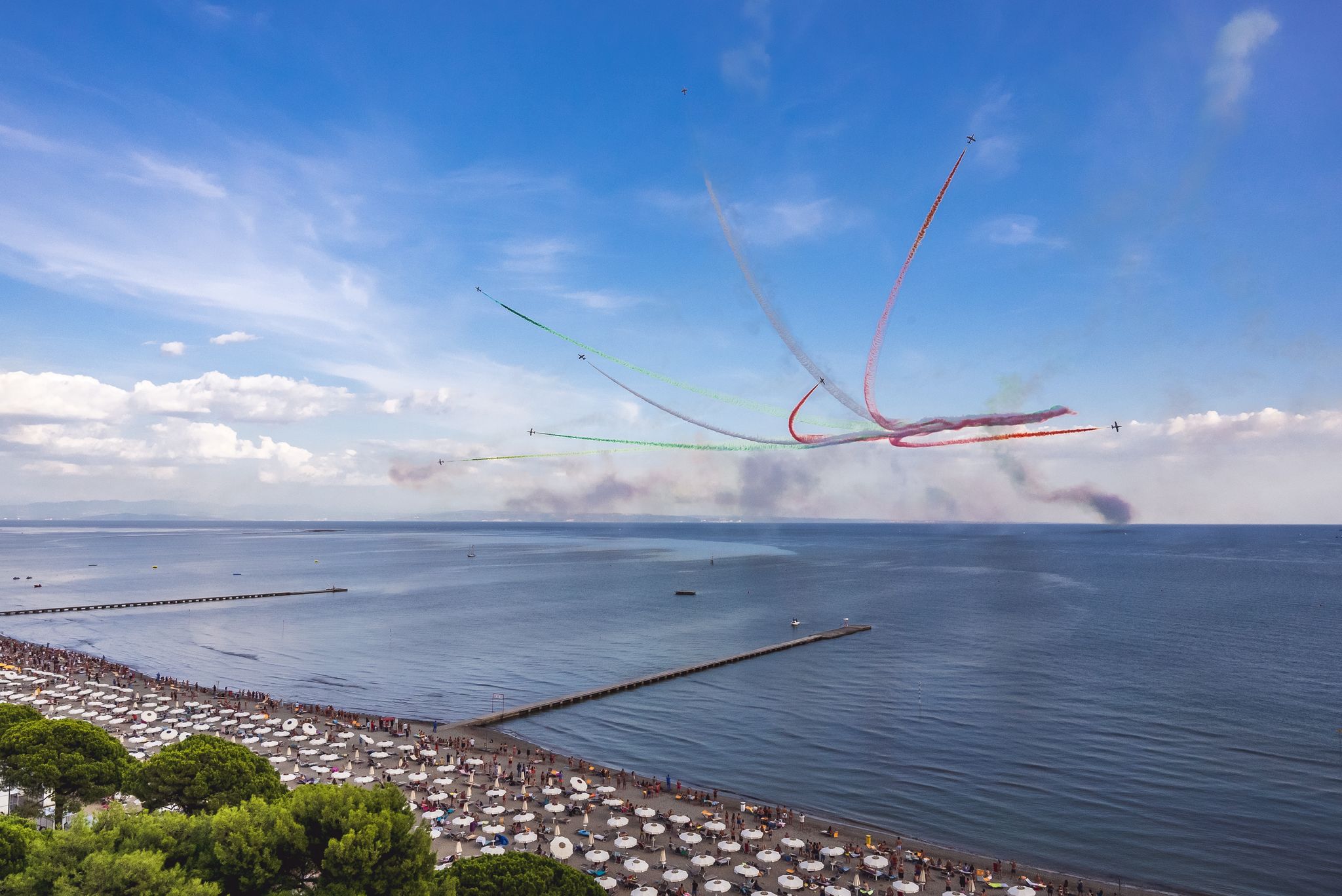 Immagine per Grado si prepara a un weekend di grandi eventi: dall'Airshow delle Frecce Tricolori al Corpus Domini
