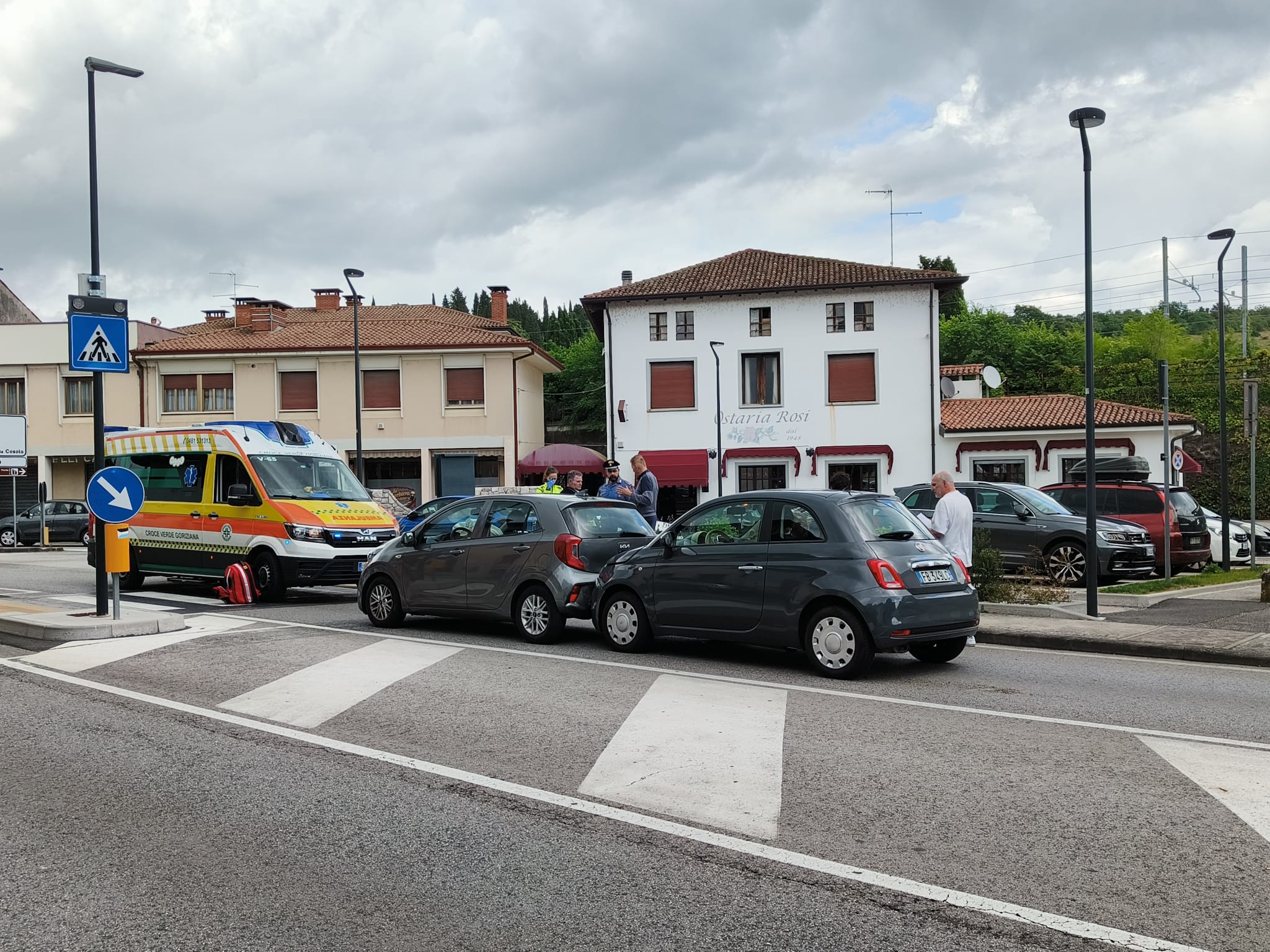 Immagine per Fogliano, tamponamento tra due auto sulla SR 305: nessun ferito 