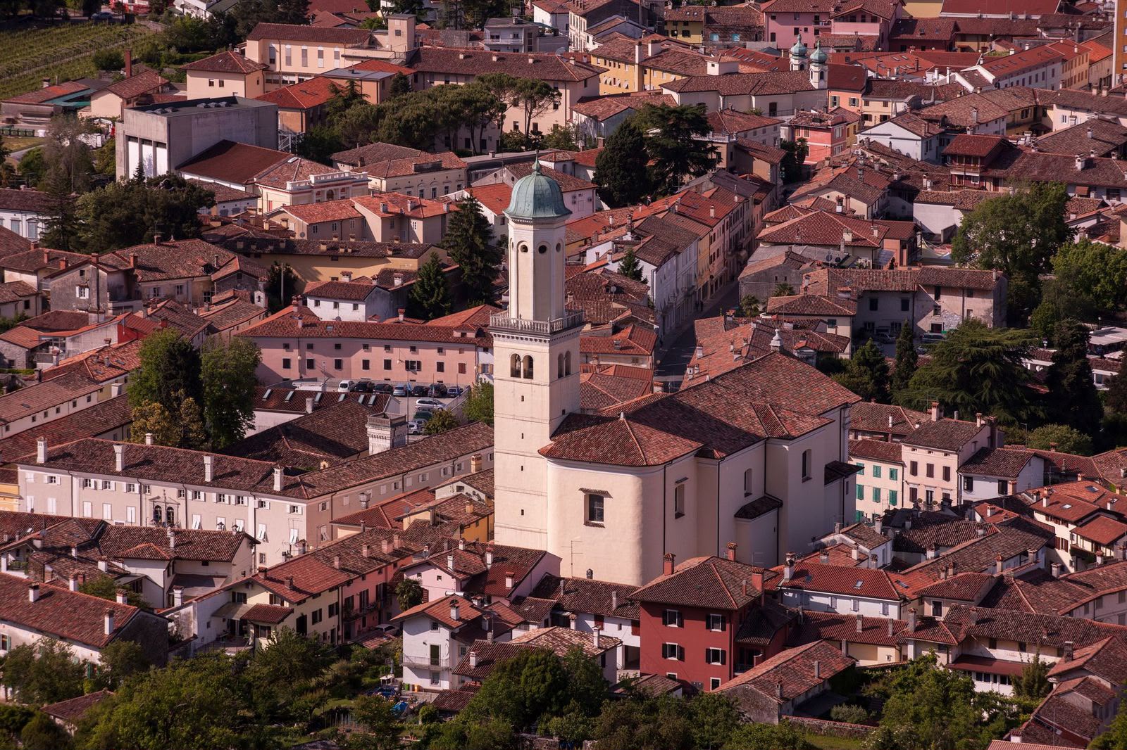 Immagine per A Cormons tre serate letterarie per ricordare il terremoto del '76: Floramo, Tomada e Messetti al Giardino dell'Enoteca