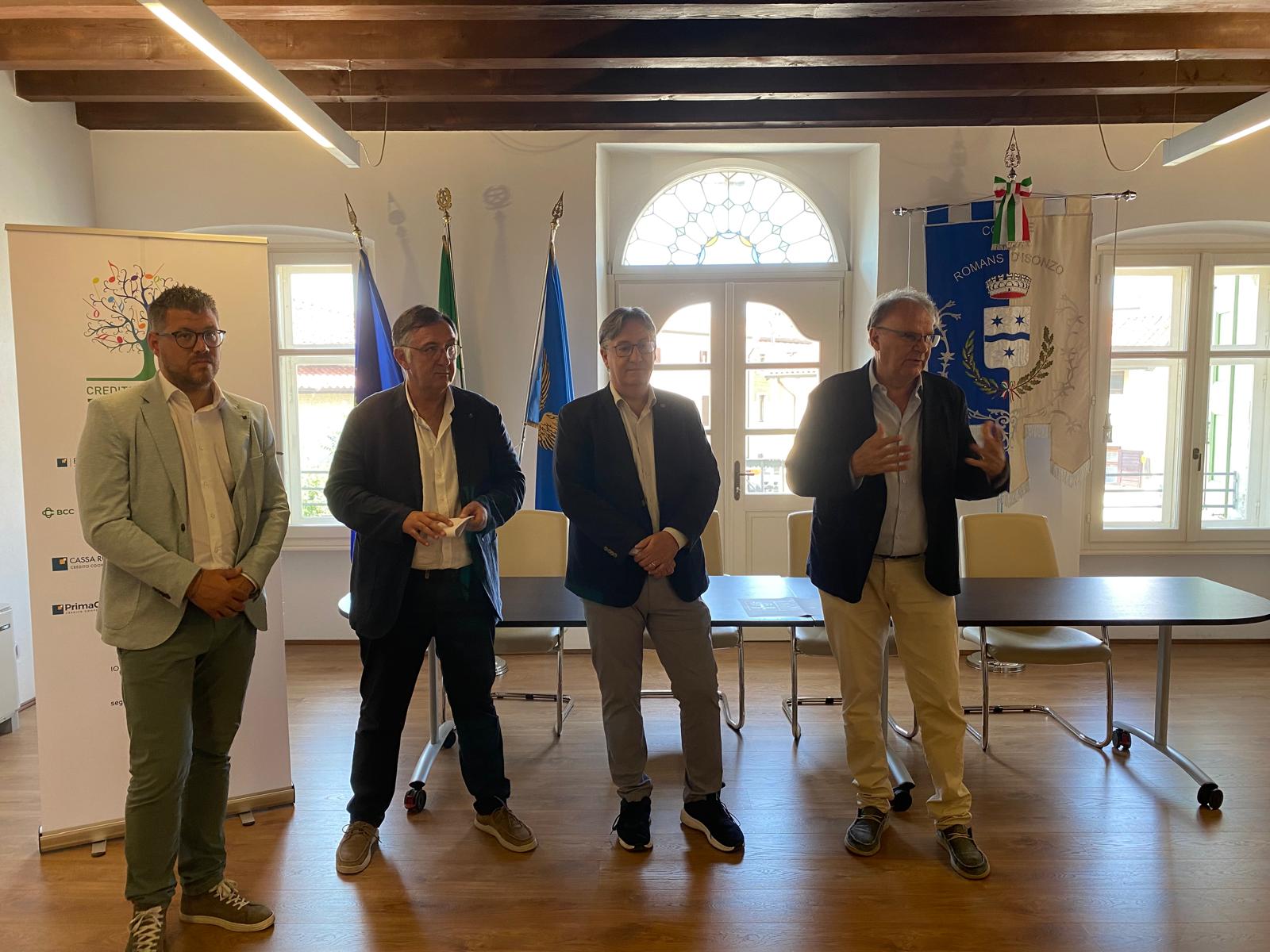 Immagine per Oltre 77mila euro raccolti per la comunità di Versa: il Credito Cooperativo FVG consegna i fondi a Romans