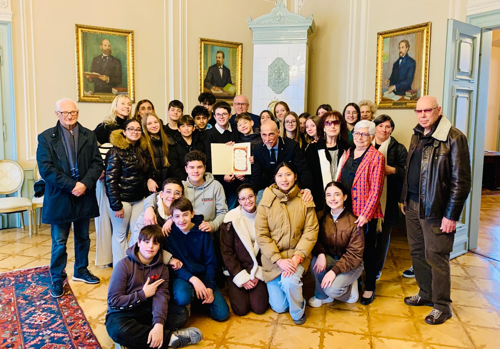 Immagine per Gorizia, la Terza C della Ascoli in municipio: premiato l’elaborato sulla strage di Vergarolla e la memoria del confine orientale