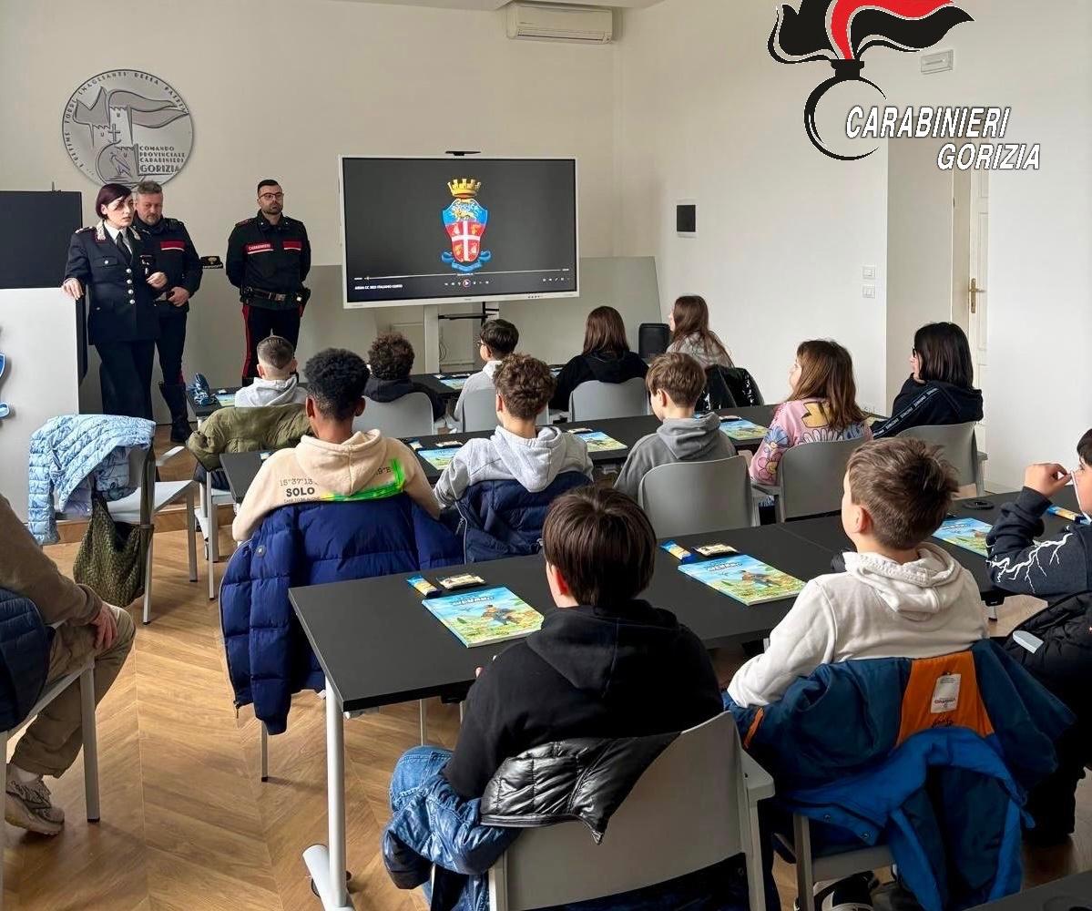 Immagine per Fotonotizia - Gorizia, alunni della ‘Locchi’ Carabinieri per un giorno: visita al Comando Provinciale
