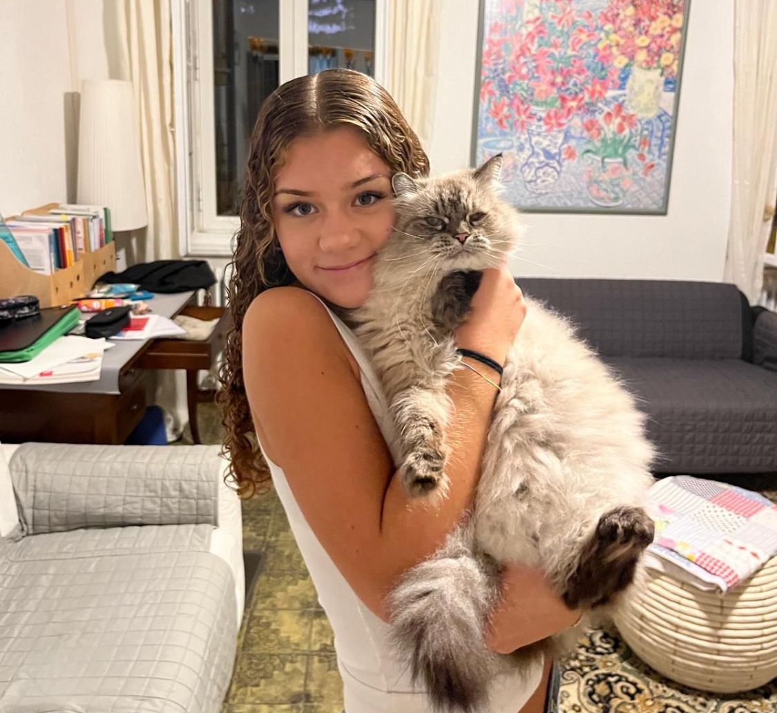 Immagine per ‘Woman, Flowers and Colors’, allo Spazio Cultura di Borgo San Mauro la prima personale di Angela Romita