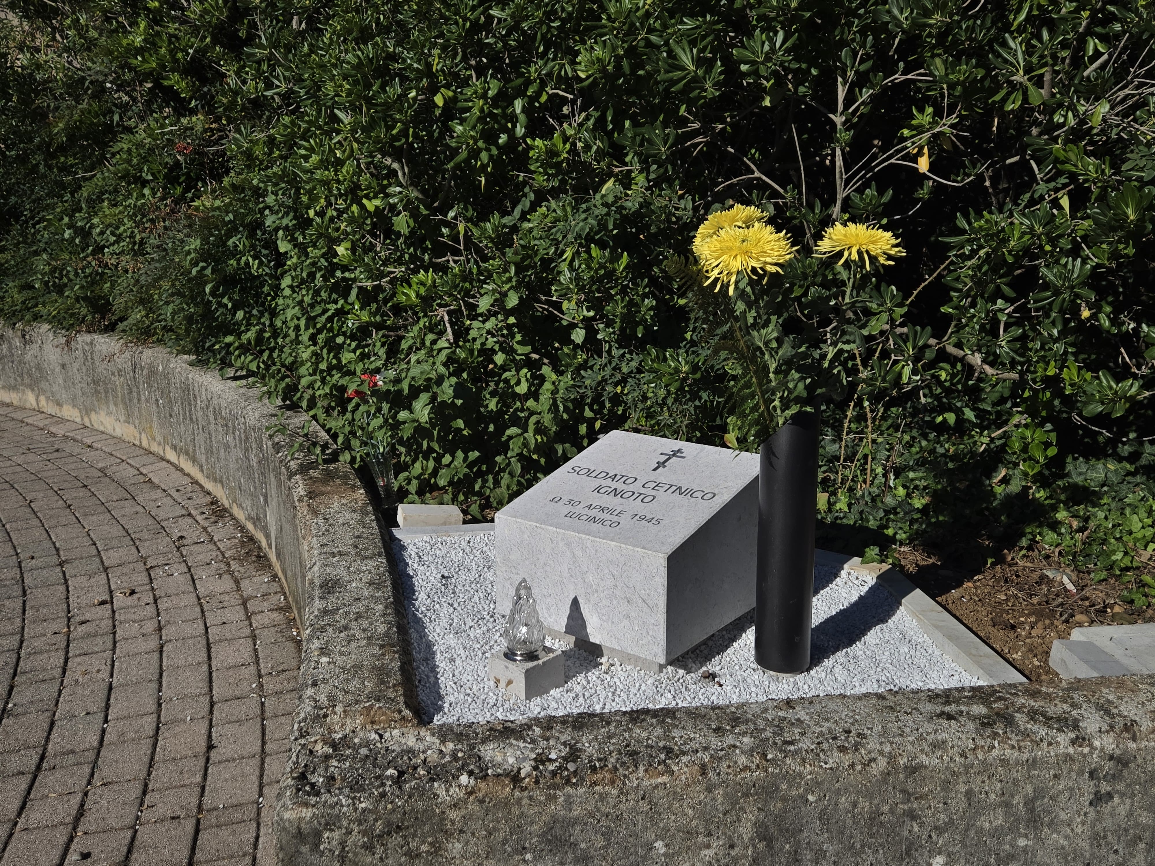Lucinico, ecco il cippo in cimitero per il ‘cetnico ignoto’ ucciso nel 1945