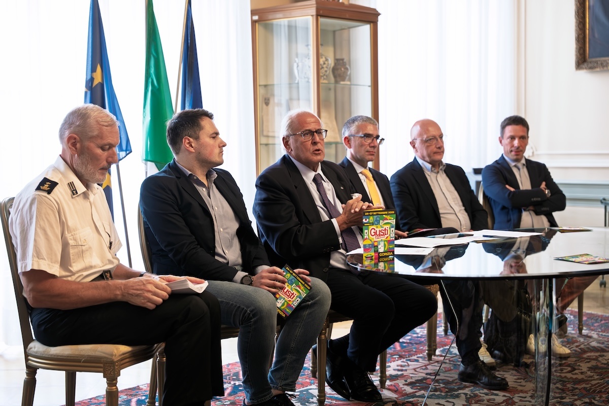Immagine per Gusti di Frontiera, 200mila euro per la sicurezza e oltre 30mila posti in più sui treni