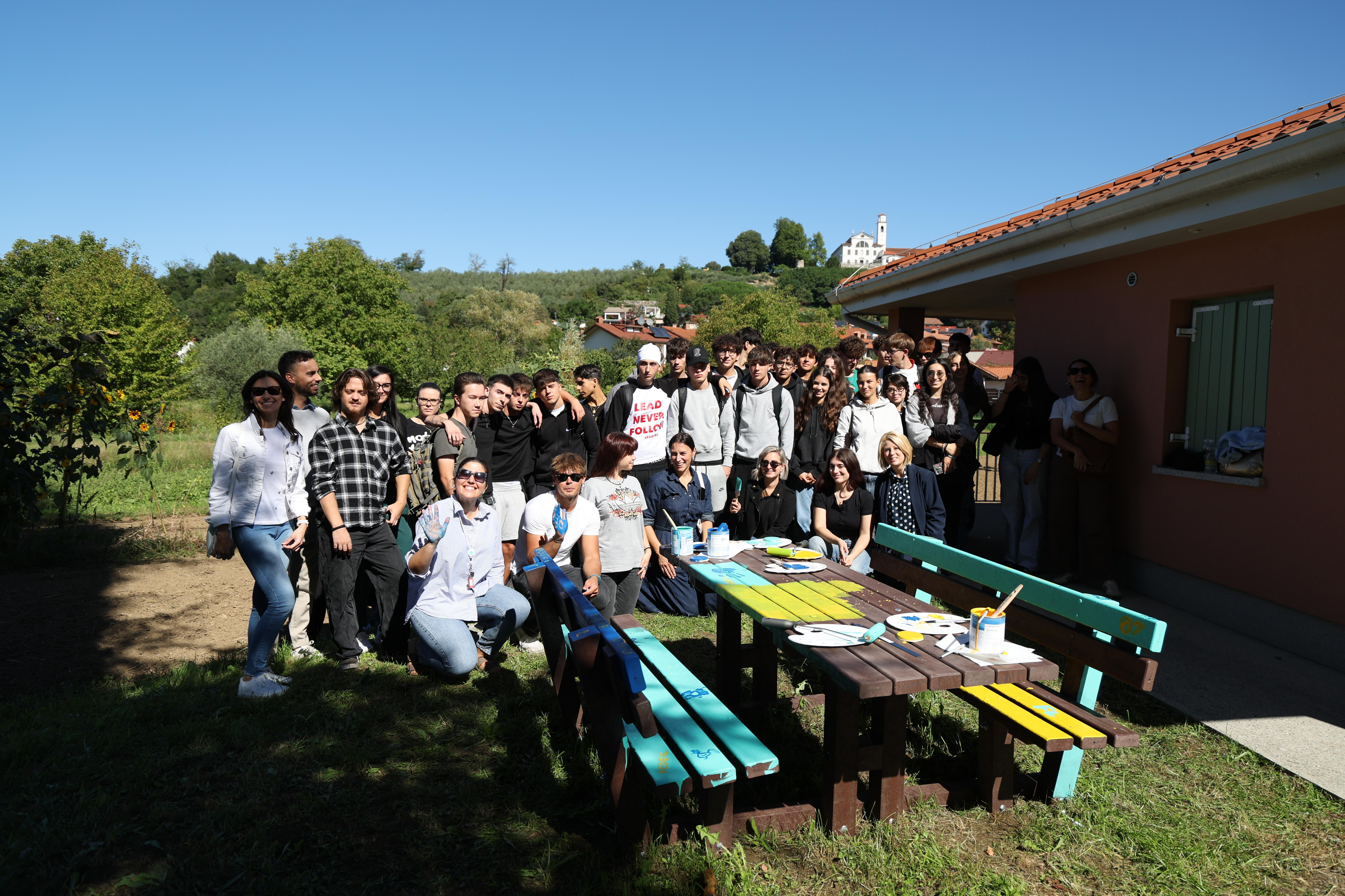Immagine per Al valico del Rafut inaugurata la panchina inclusiva ideata dai giovani del progetto ‘FLYE’