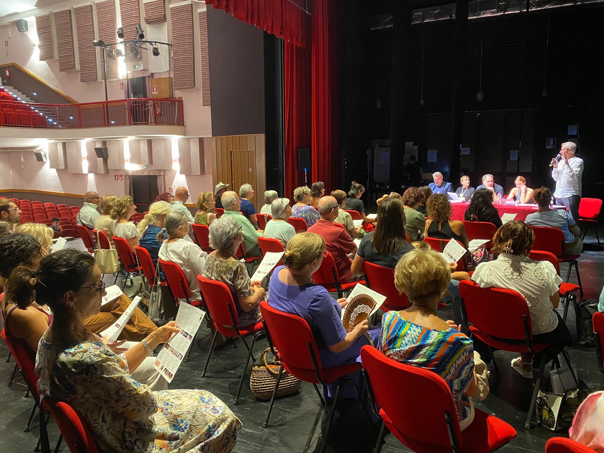 Immagine per Cormons, svelata la nuova stagione del Teatro Comunale: sul palco Marisa Laurito, gli Oblivion, Anna Valle e tanti altri