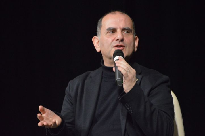 Immagine per Figli sempre più chiusi in camera: a Grado ne parla lo psicoterapeuta Alberto Pellai