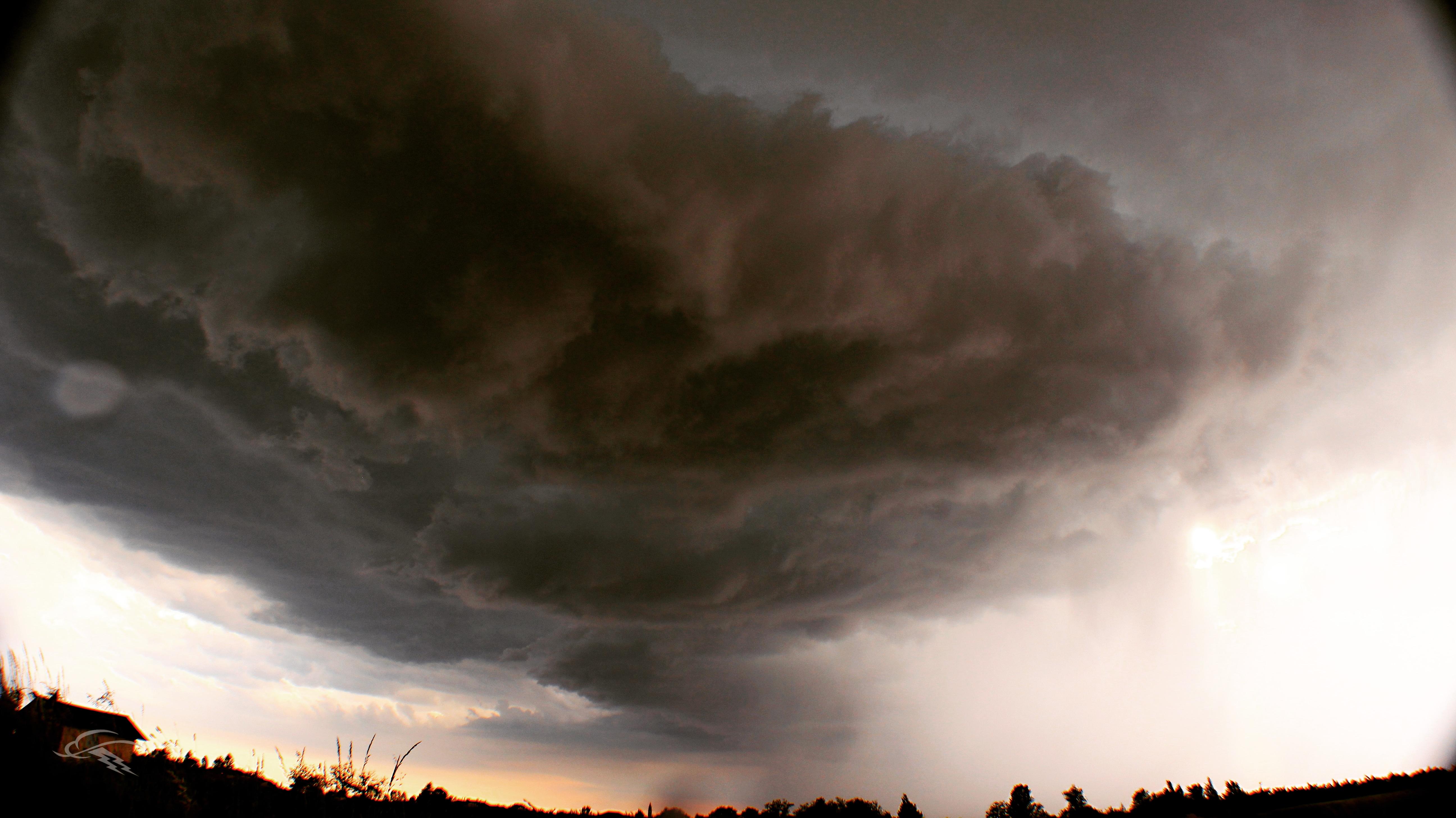 Copertina per Forte vento sul Fvg, scatta l'allerta meteo tra oggi e lunedì