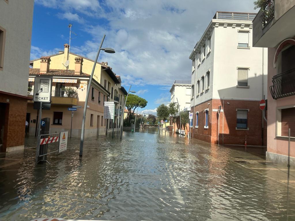 Immagine per Temporali, forte vento e acqua alta sulla costa: ancora maltempo in Fvg