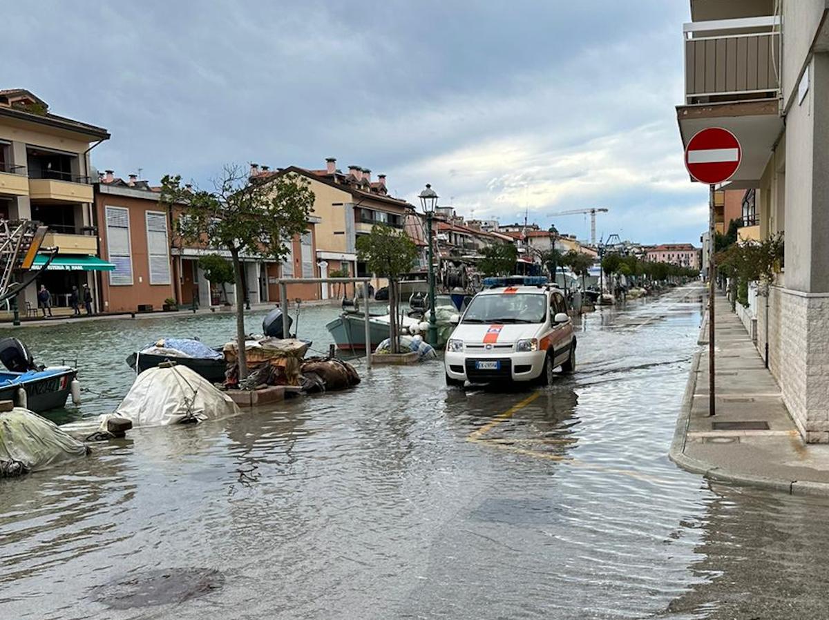 Copertina per Picco di piena del fiume Isonzo a Gorizia, ancora alta marea a Grado