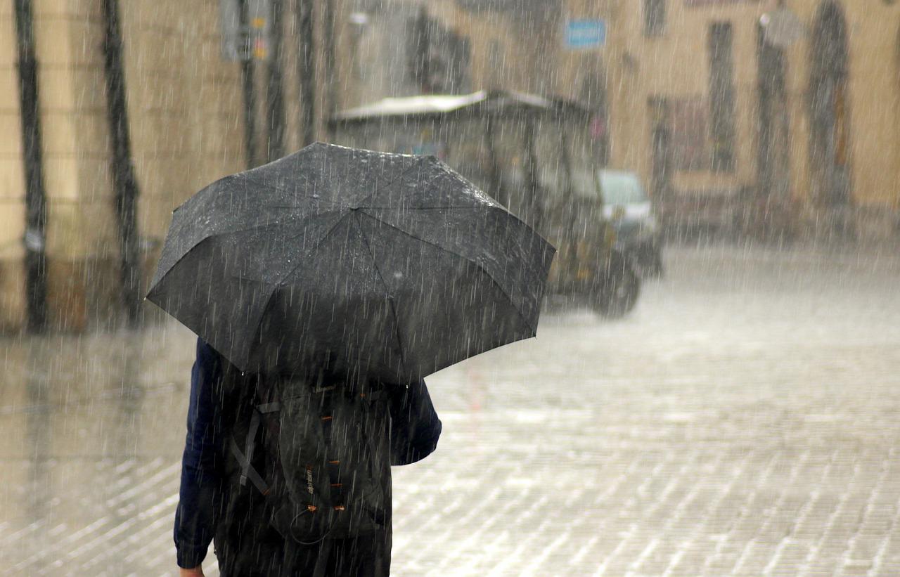 Immagine per Peggiora il meteo in Fvg: forte vento, temporali e possibili mareggiate a Grado