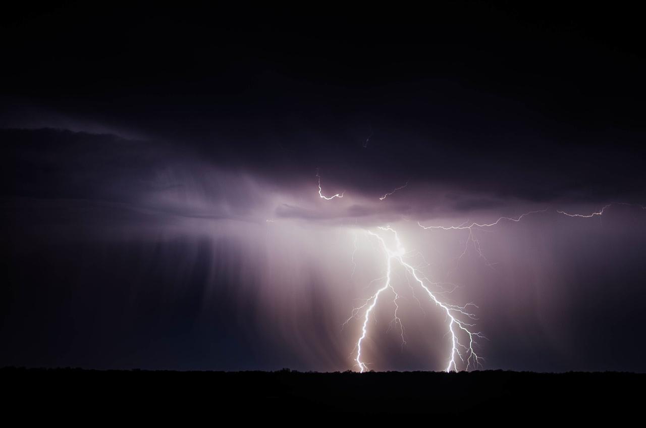 Immagine per Maltempo nella notte sul Fvg, forti temporali e possibili mareggiate sulla costa