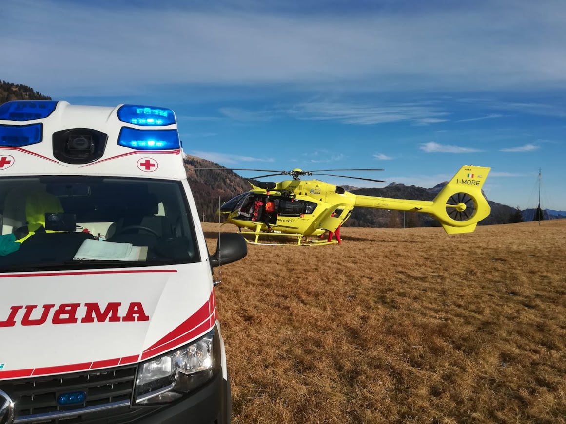 Immagine per Si ustiona le braccia a Gradisca, elitrasportato sessantenne a Cattinara