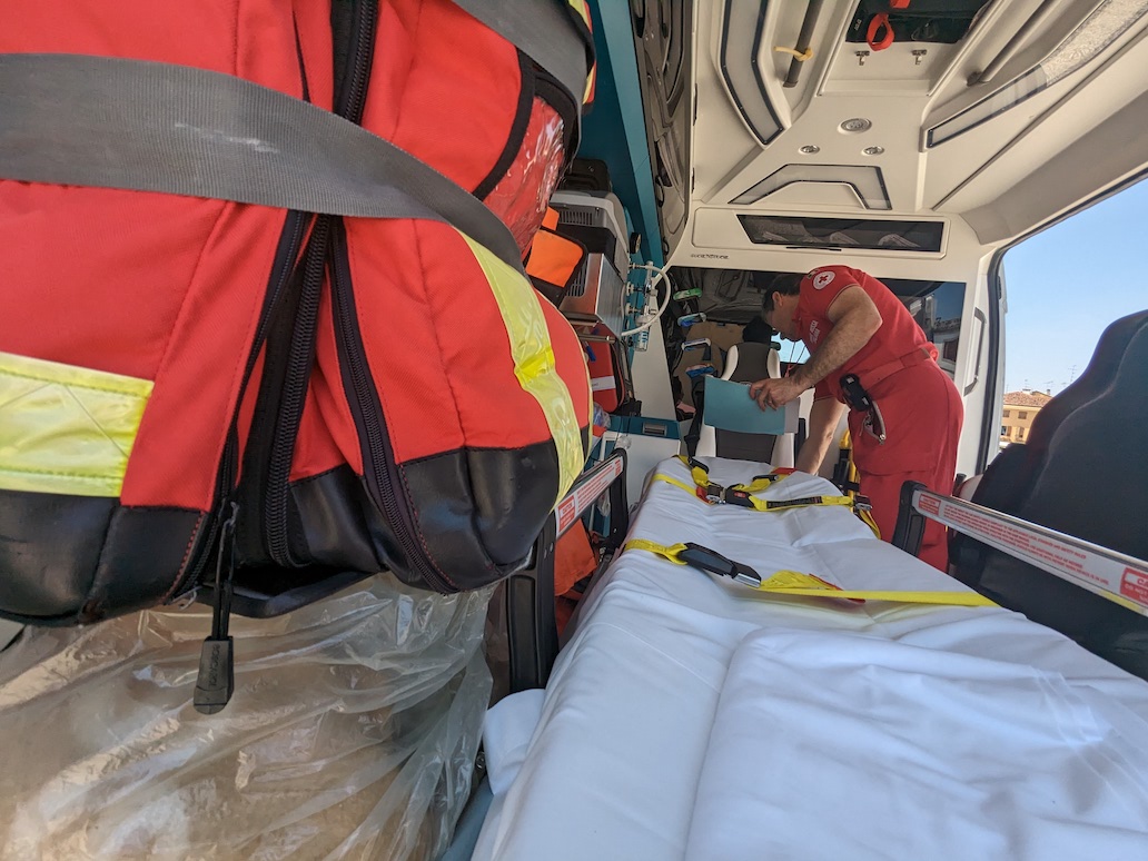 Copertina per Cade e si ferisce sugli scogli in Costa dei Barbari, soccorso 49enne a Sistiana