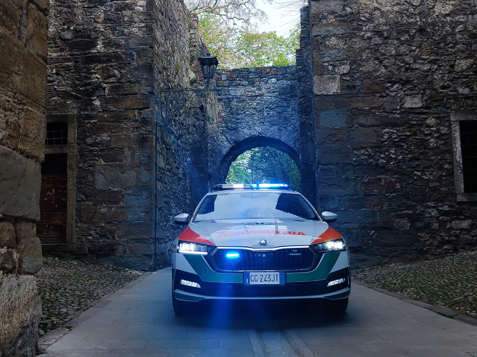 Immagine per Perde il controllo dell'auto sul Vallone, auto fuori strada a Savogna d'Isonzo