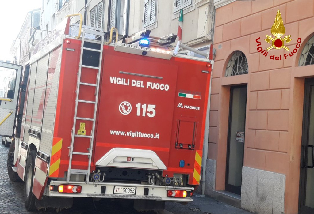 Immagine per Incendio in un appartamento a San Canzian d’Isonzo, i Vigili del Fuoco salvano sette persone