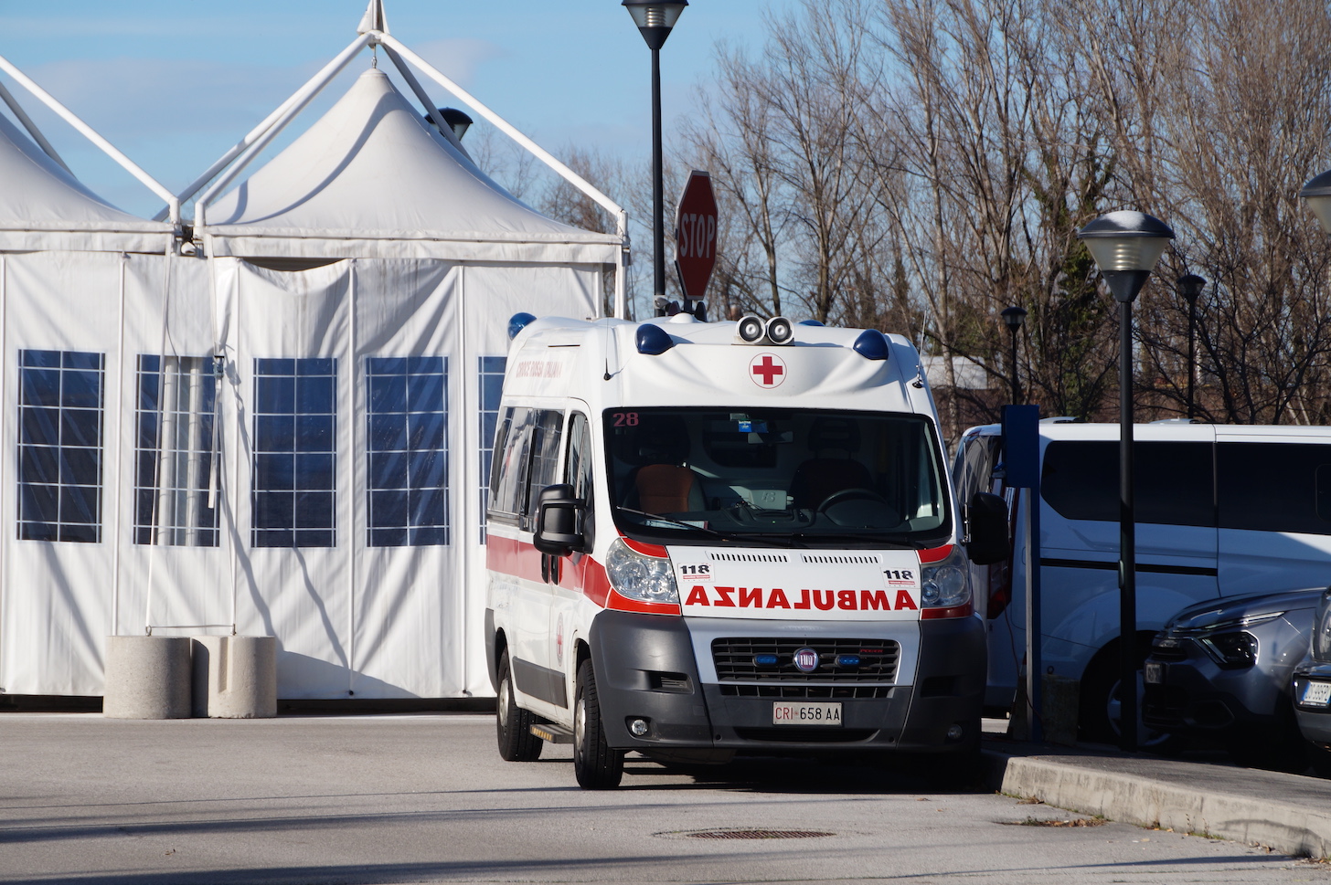 Copertina per Colto da malore in un locale di Duino Aurisina, salvato da due ragazzi