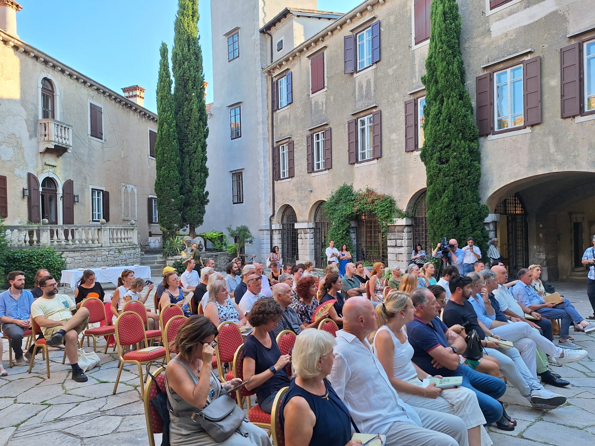 Copertina per Carso e Valli raccontati dal gusto, storie e foto in due volumi presentati a Duino