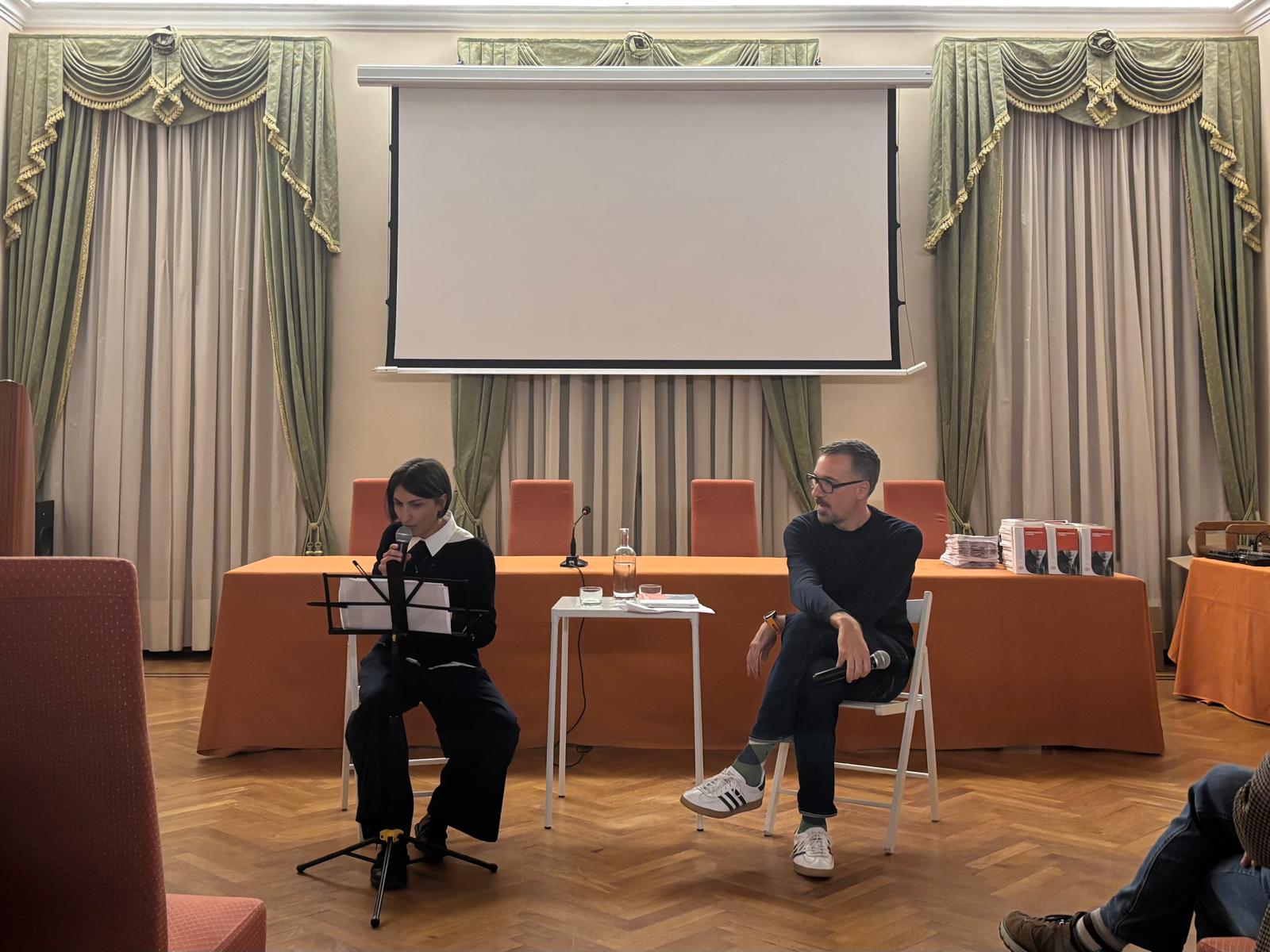 Immagine per La dimensione del dilemma morale nell’eccidio di Porzûs, Guance bianche e rosse è il romanzo d'esordio di Elisa Menon