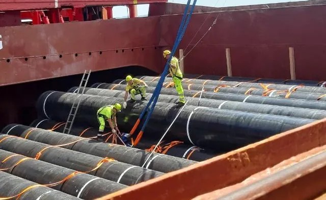 Monfalcone, sbarcate 9.200 tonnellate di tubi per il nuovo gasdotto austriaco
