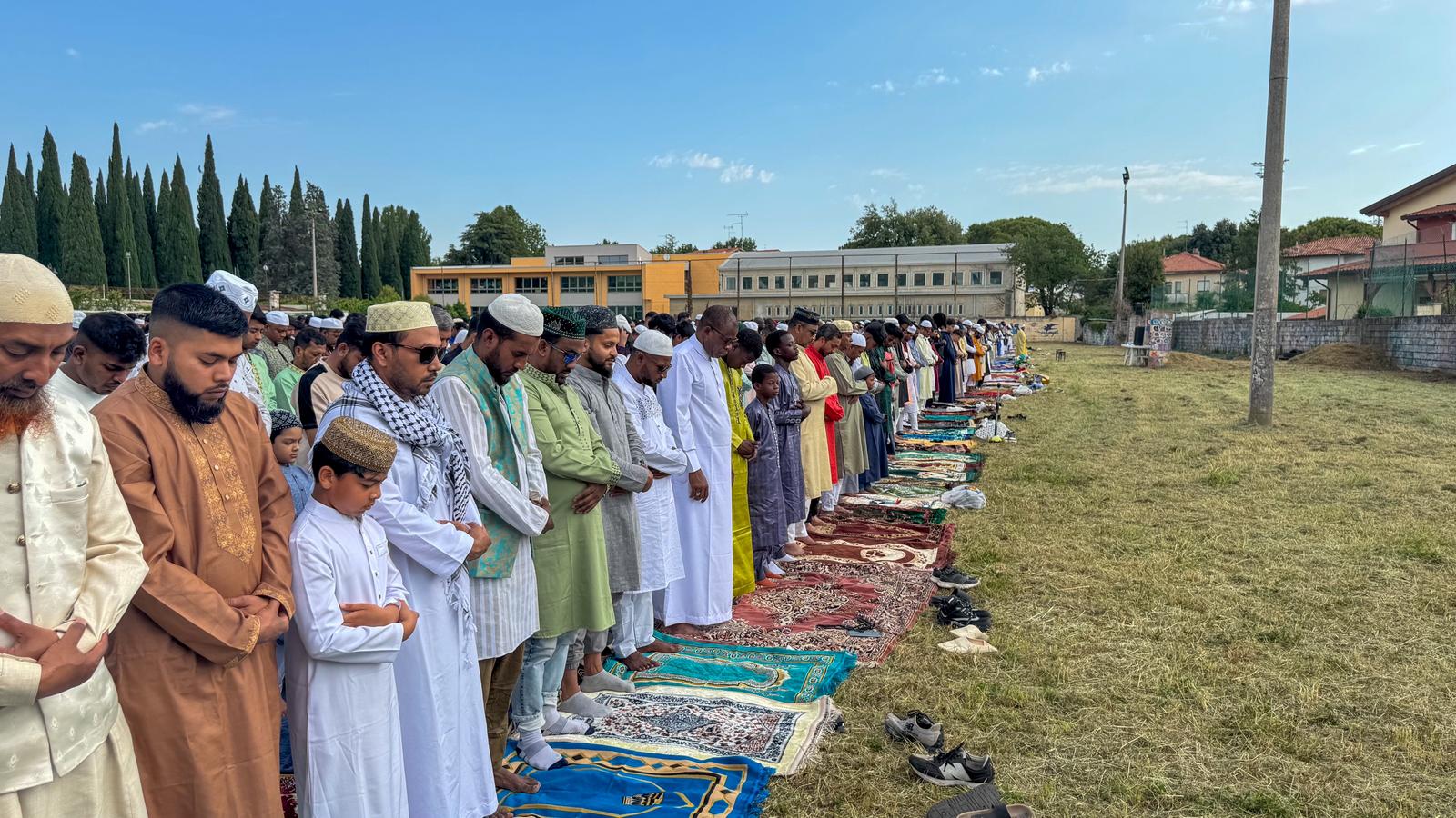 Immagine per ʿīd al-aḍḥā, 6mila musulmani pregano alla Marcelliana: l'abbraccio della Chiesa locale
