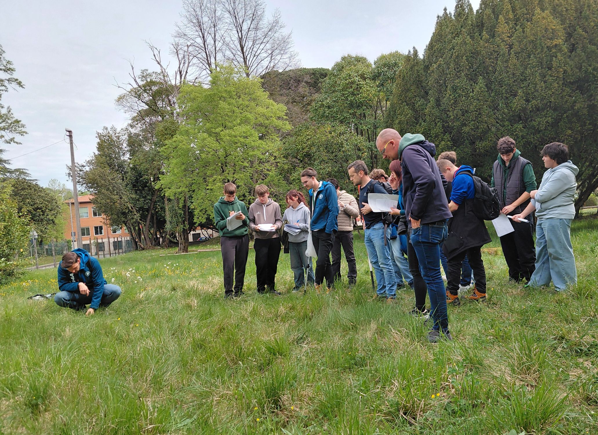 Immagine per Studenti del Brignoli al Parco Basaglia per il rilievo fioristico promosso da Legambiente