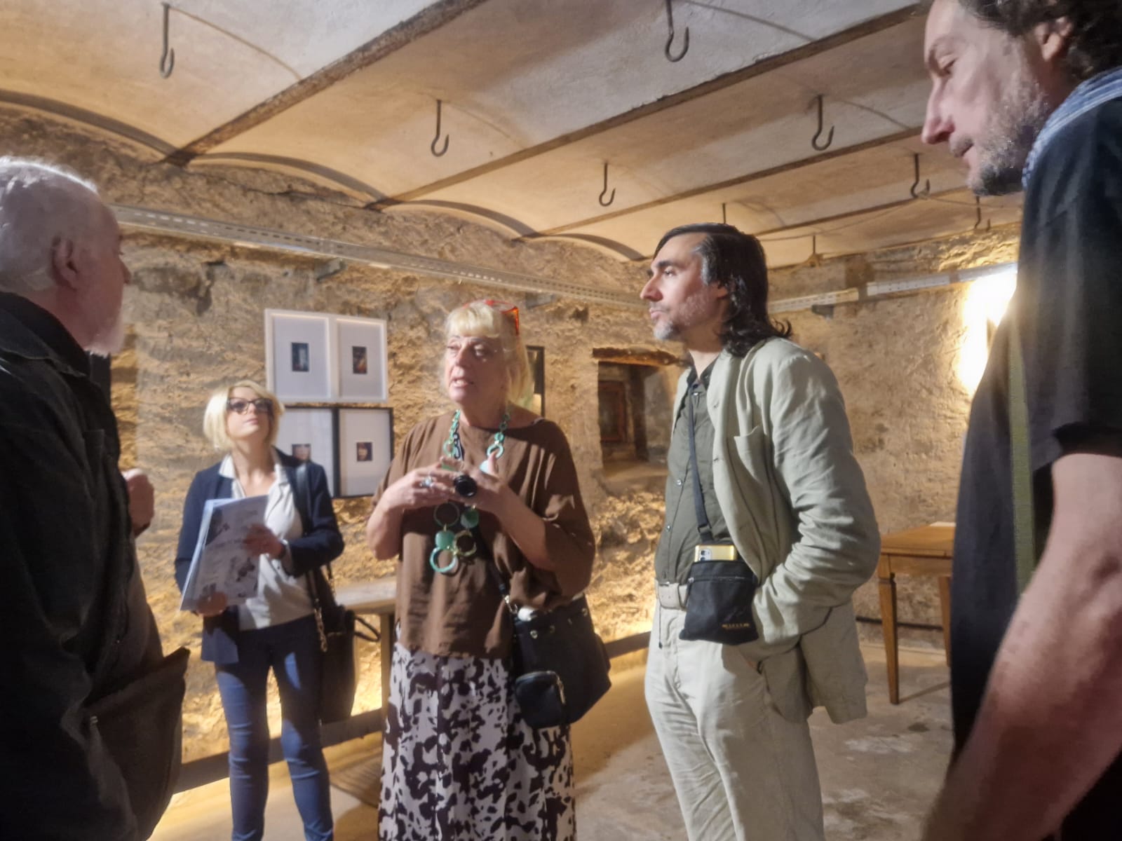 Copertina per Gorizia, l'arte abbraccia la biodiversità in via Rastello con 'La sinfonia della biodiversità' e 'Api amiche preziose'