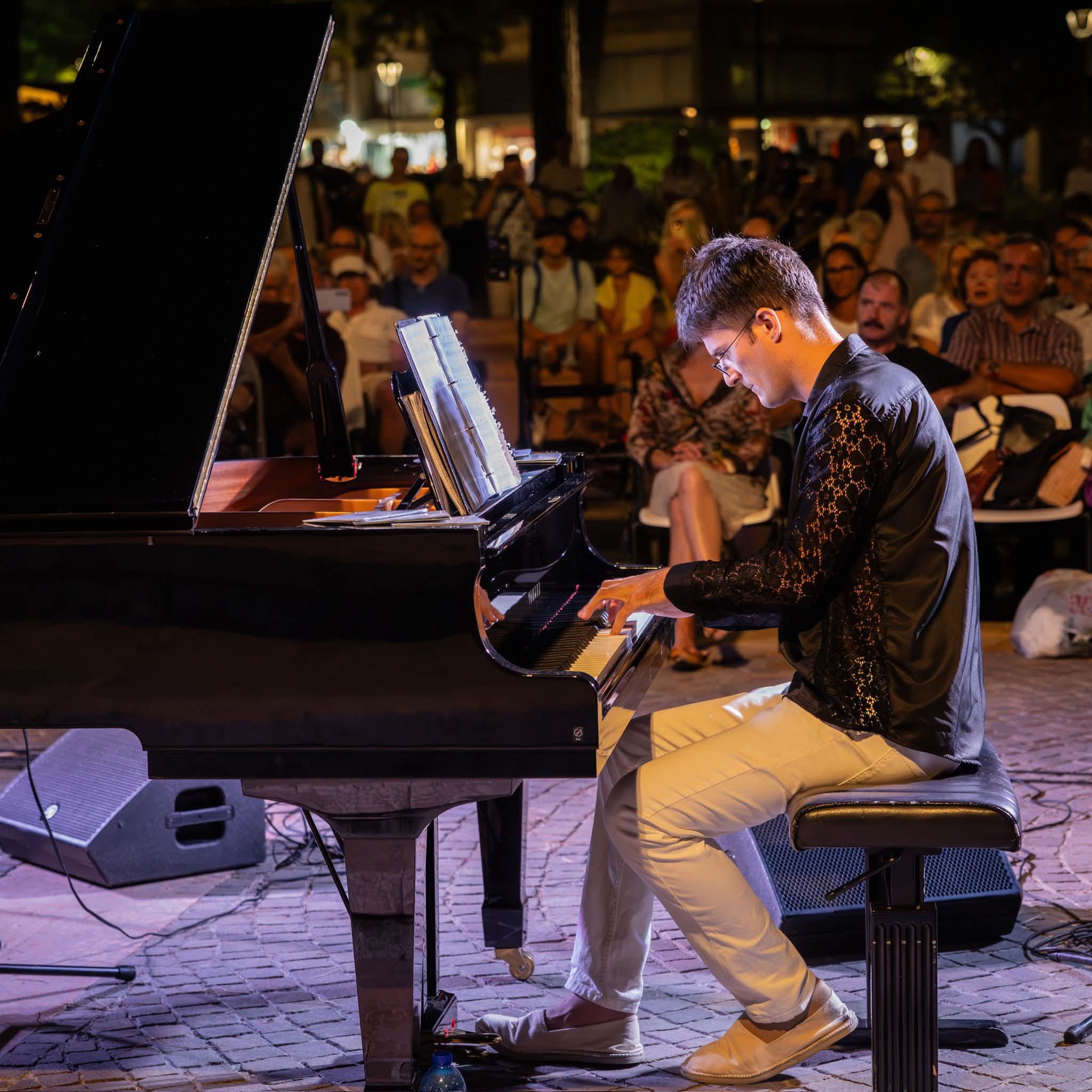 Dall’insegnamento alla World Music School all'ultimo album pubblicato a luglio: il pianista Dimitri Candoni racconta la ‘sua’ musica