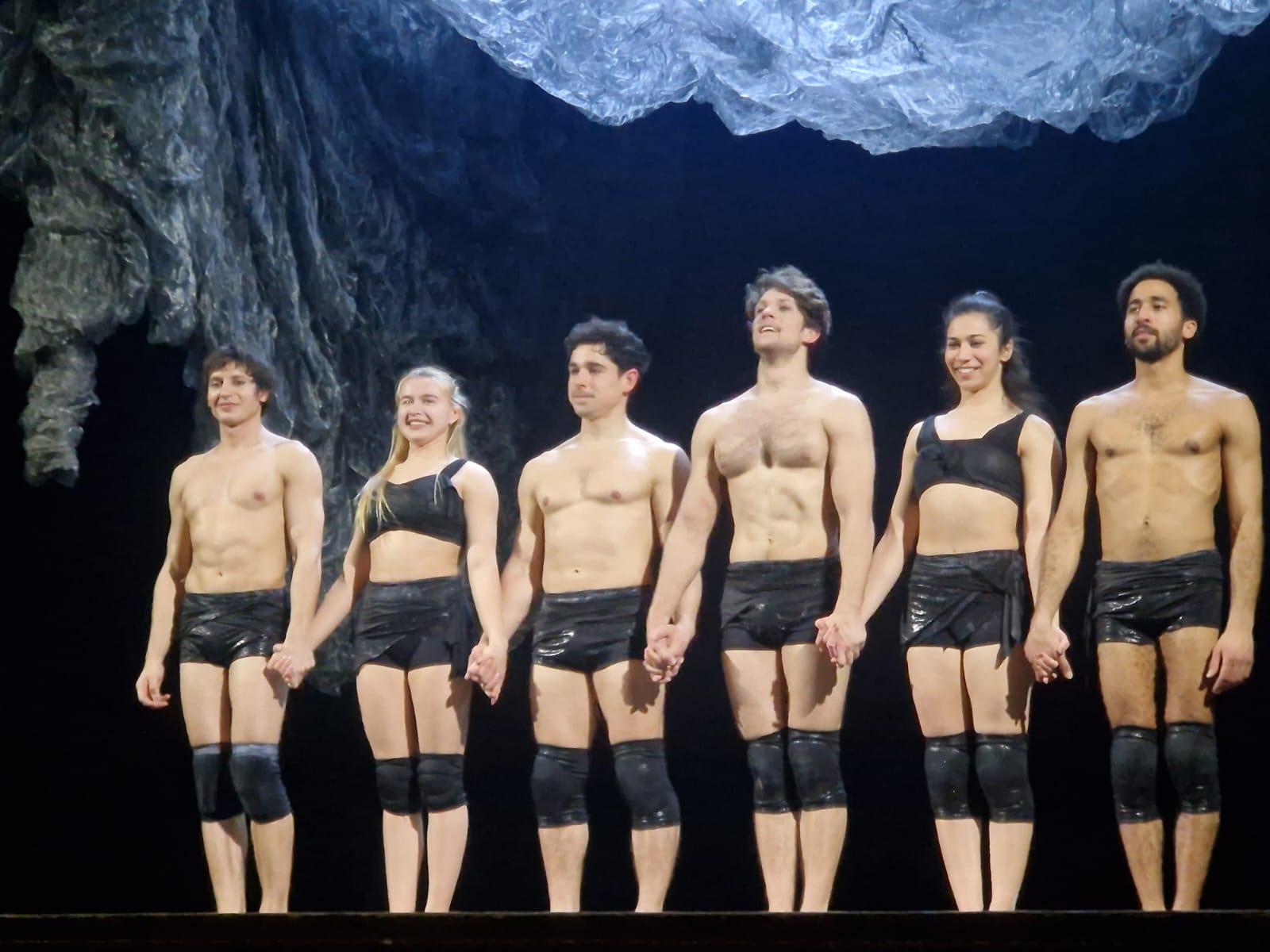 Immagine per Il postapocalittico ‘Paradisum’ sbarca a Gorizia: successo al Verdi per ‘cirque danse’