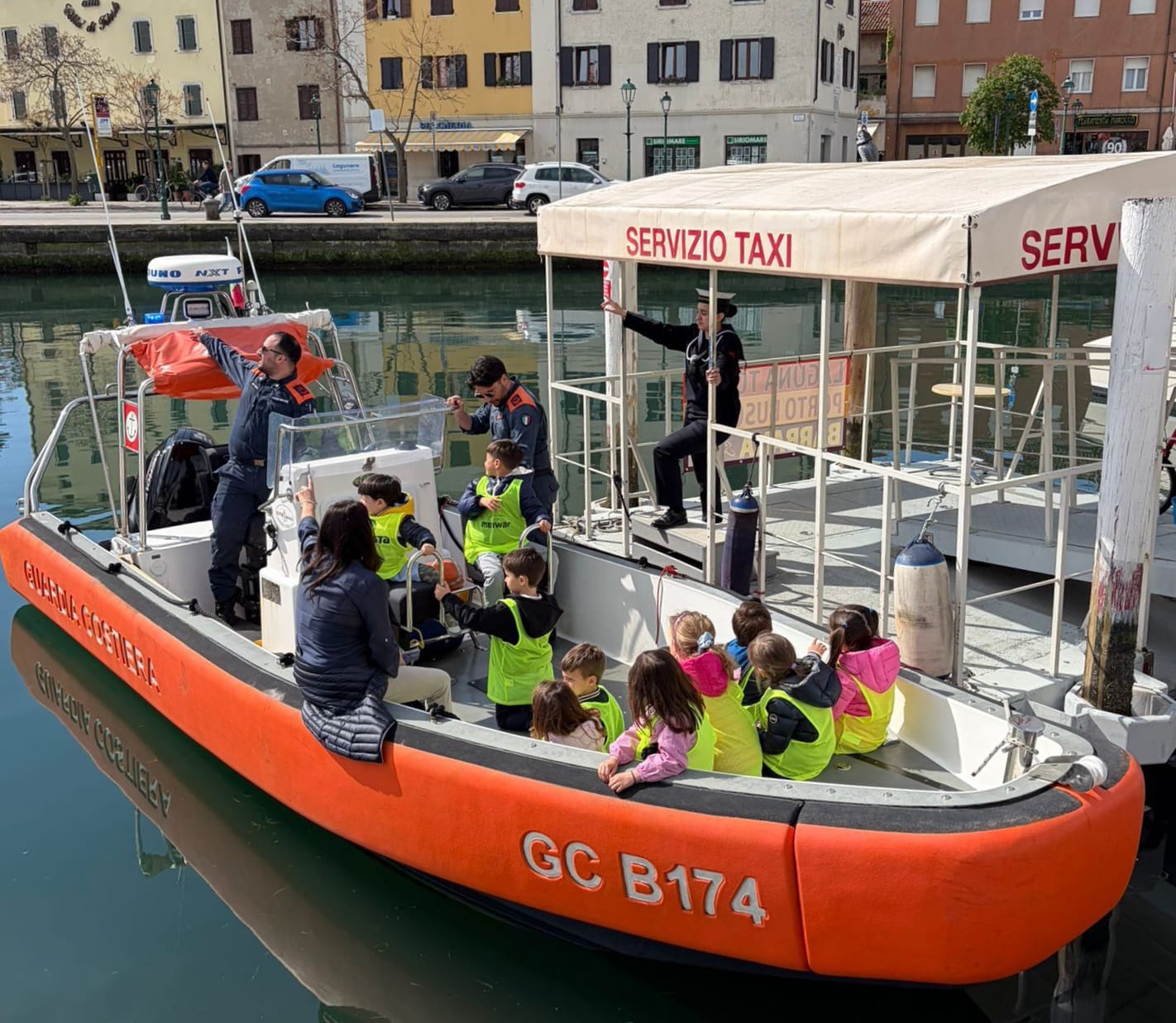 A Grado il mare si racconta ai più piccoli, bambini a scuola dalla Guardia Costiera