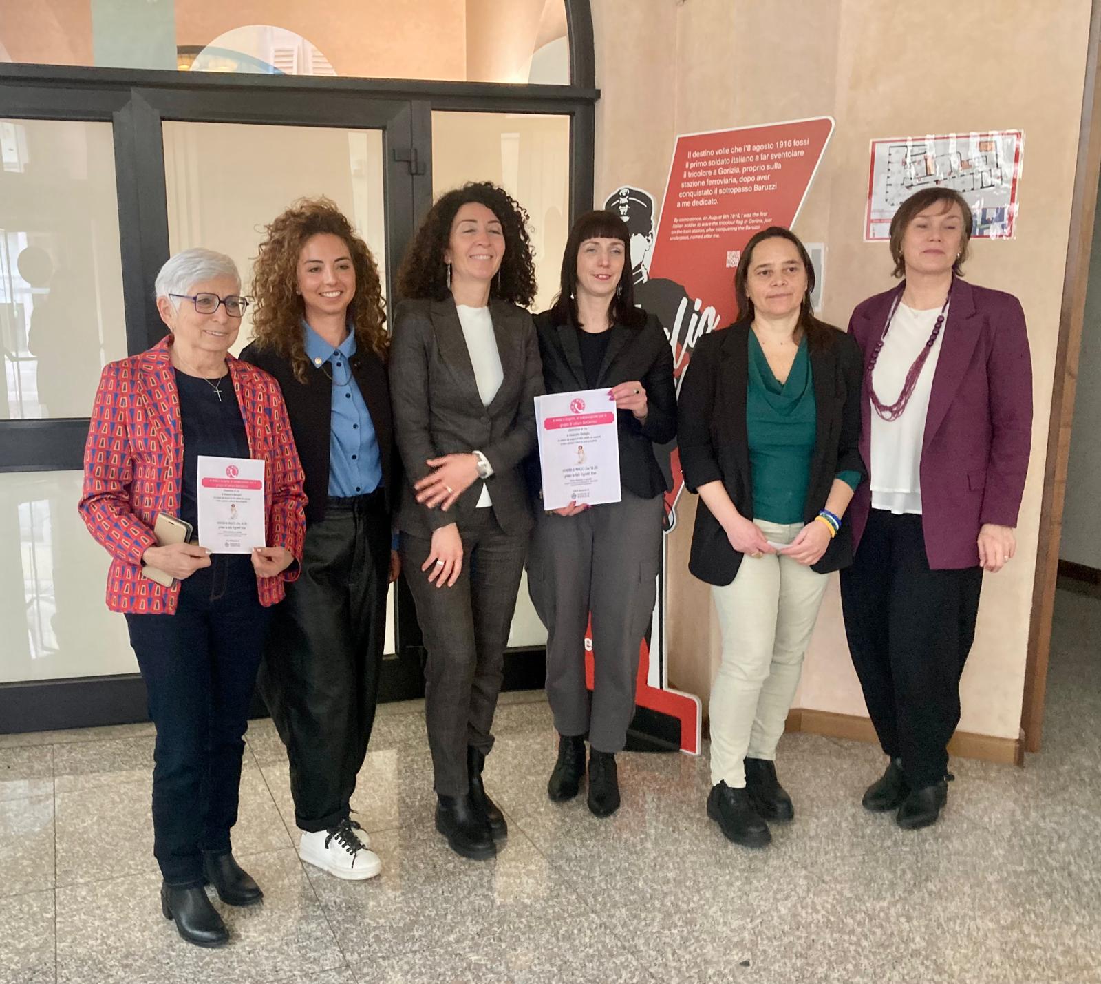 Immagine per Gorizia guarda all'8 marzo sfogliando 'L'invenzione di Eva' al Trgovski Dom. 'A proposito di donne' sul palco al Kulturni Dom